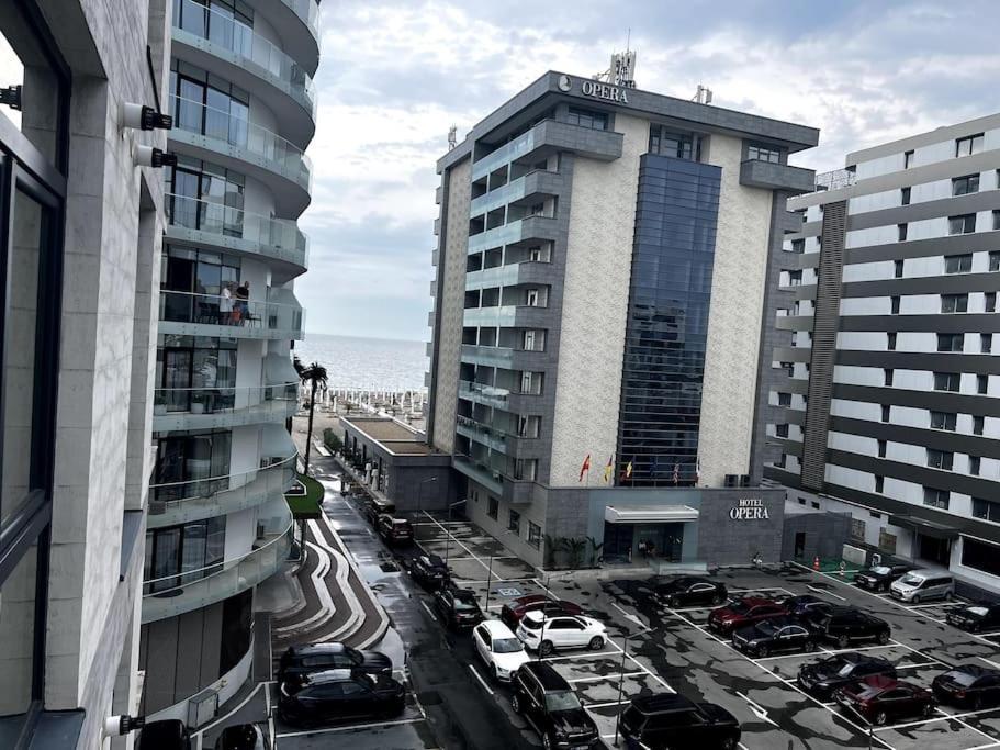 Romeo'S Beachfront Apartment By Loft, Hotel Opera And White Tower Мамая Екстериор снимка