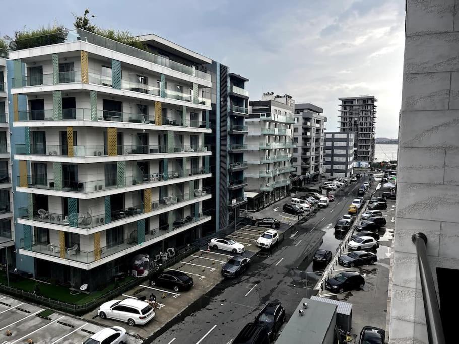 Romeo'S Beachfront Apartment By Loft, Hotel Opera And White Tower Мамая Екстериор снимка
